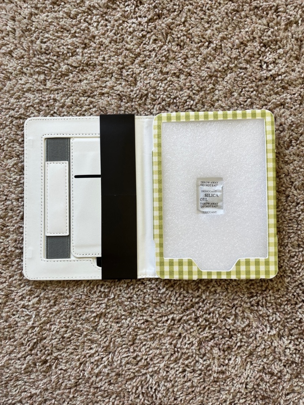 Elyse Breanne Kindle Case in Green Gingham - Picture 3 of 6